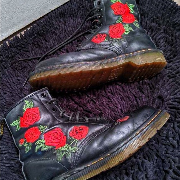 Dr. Martens Laced Boots Embroidered with Roses - Picture 3 of 5